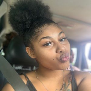 Meet your Posher, Daisha